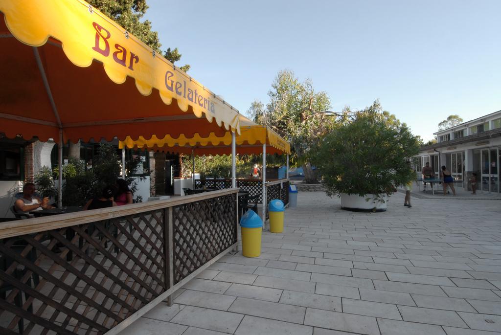 Villaggio Camping Uria Foce Varano Exterior foto