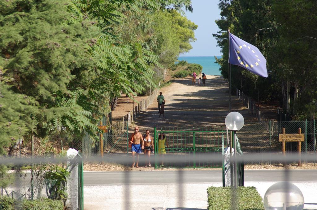 Villaggio Camping Uria Foce Varano Exterior foto