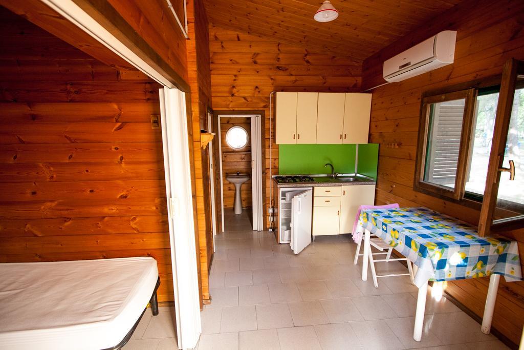 Villaggio Camping Uria Foce Varano Exterior foto